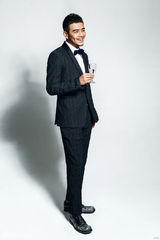 组图：杨烁商务写真温暖笑容彰显绅士魅力