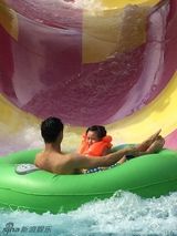 组图：田亮陪森碟玩激流：哇哇大叫到哈哈大笑