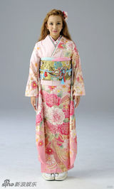 组图：板野友美和服写真曝光 软妹子俏皮可爱