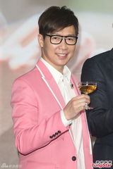 组图：品冠发新片获许茹芸助阵 现场开黄腔调侃