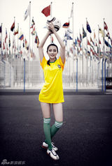 组图：甘婷婷世界杯主题大片 释放自我青春活力