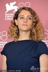 组图：《阿尔卑斯》发布会 女星兰贝德再战威尼斯