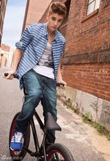 组图：比伯运动写真面容俊朗 回归少年本真