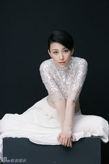 组图：丁柳元写真知性大气  展随性熟女风范