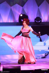 组图：张德兰香港再开唱 张敬轩获邀作嘉宾