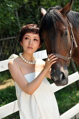 组图：《女神捕》商蓉写真曝光 知性女人味十足