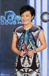 组图：《华丽上班族》汤唯“入职”想做保洁员