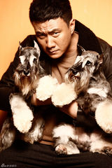 高清图：胡军全新写真演绎极致雅痞风