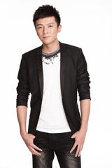 组图：朱雨辰夏日清凉写真首曝光 挥洒时尚青春