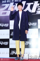 组图：朴有天宋仲基等助阵试映 全明星闪耀