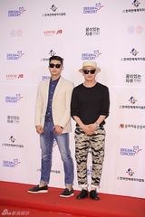 独家：韩星银赫强仁4minute等闪耀红毯