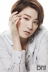 组图：韩星柳仁英时尚写真 尽展成熟知性魅力