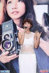 组图：李千娜发新专辑 爸爸现身支持引飆泪