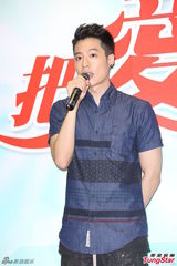 组图：吴奇隆萧亚轩等众星参加赈灾晚会