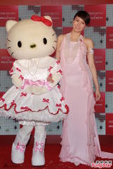 组图：梁咏琪怀孕后首露面 小腹圆隆美腿依旧