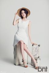 组图：T-ara智妍写真 紧身牛仔秀性感身材