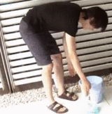 组图：古川雄辉完成冰桶挑战 自泼冰水湿身娇羞