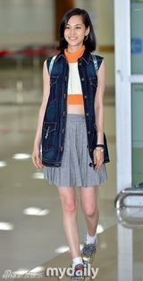 组图：权志龙绯闻女友水原希子赴韩素颜亮相