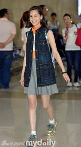 组图：权志龙绯闻女友水原希子赴韩素颜亮相