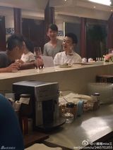 组图：赵薇攒局聚会热拥老公 马云出席董洁消瘦