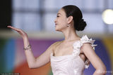 组图：李小冉夺人气大奖 白裙尽显女神范儿