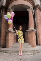 组图：杨紫【演员】轻熟女时尚街拍 清新气质灵动脱俗