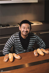 组图：姜武本色登封面 型男掌厨玩转厨房