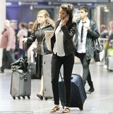 组图：性感女神米歇尔-科甘独自回国低调成路人