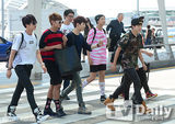 组图：韩团防弹少年团赴美 休闲装仍帅气