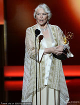 组图：艾伦-鲍斯汀获艾美奖迷你剧最佳女配角