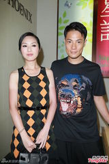 组图：经纪人黄柏高生日 杨千嬅等群星到贺