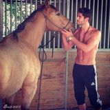 组图：最帅武打明星爆红 腹肌诱惑笑容迷人