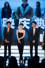 组图：《后会无期》首日近亿 王珞丹韩寒又抱了