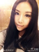 组图：超女纪敏佳被疑整容 自拍变锥子脸女神