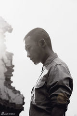 组图：聂远汽车大片展现硬汉粗犷柔情