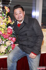 组图：薛家燕借出游了解子女恋情