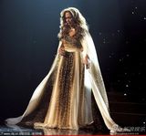 组图：洛佩兹献唱空中飞舞 性感热力引爆现场