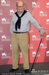 组图：《歌之调》记者会 Amanda Sandrelli秀低胸