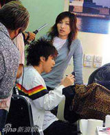 组图：20年等待！古巨基与44岁助理女友终成婚