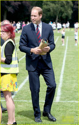 组图：凯特王妃被曝怀二胎 威廉独自出行展身手