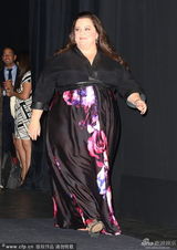 组图：女神娜奥米-沃茨金发美艳 真空挺八字奶