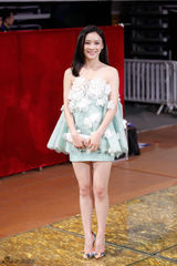 组图：大影节闭幕式 汤唯红裙知性王丽坤温婉