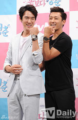 组图：《花样青春》老中青花美男踏上别样旅途