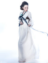 组图：新星刘小小韩服写真 轻灵优雅宛若古画