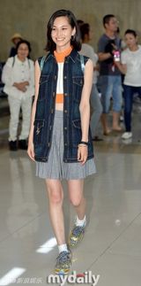 组图：权志龙绯闻女友水原希子赴韩素颜亮相