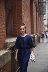 组图：蒋梦婕现身纽约 街拍尽显秋日时尚