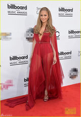 组图：公告牌红毯群星璀璨 夏奇拉洛佩兹斗性感