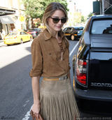 组图：名媛奥利维亚-帕勒莫现身 大玩流苏元素变嬉皮士