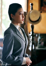 组图：甘婷婷《十月围城》造型多变性格不同