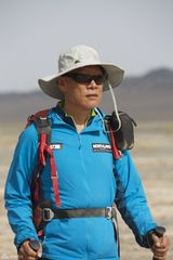 组图：陈坤行走戈壁遭遇沙尘暴 七夕篝火作乐